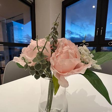 2 Bed Penthouse Style Apartment 런던 외부 사진