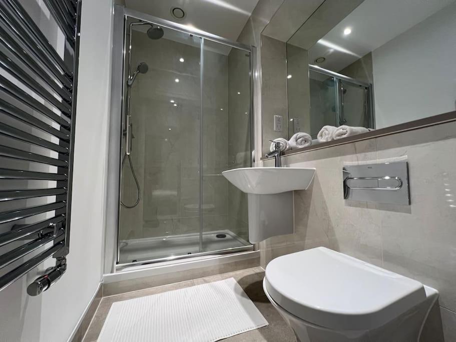 2 Bed Penthouse Style Apartment 런던 외부 사진