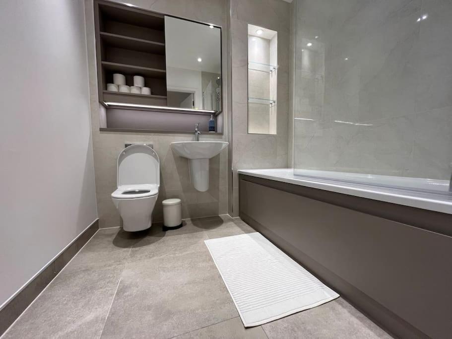 2 Bed Penthouse Style Apartment 런던 외부 사진