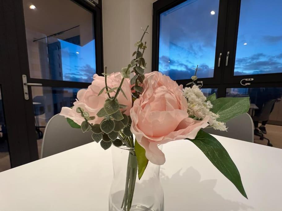 2 Bed Penthouse Style Apartment 런던 외부 사진
